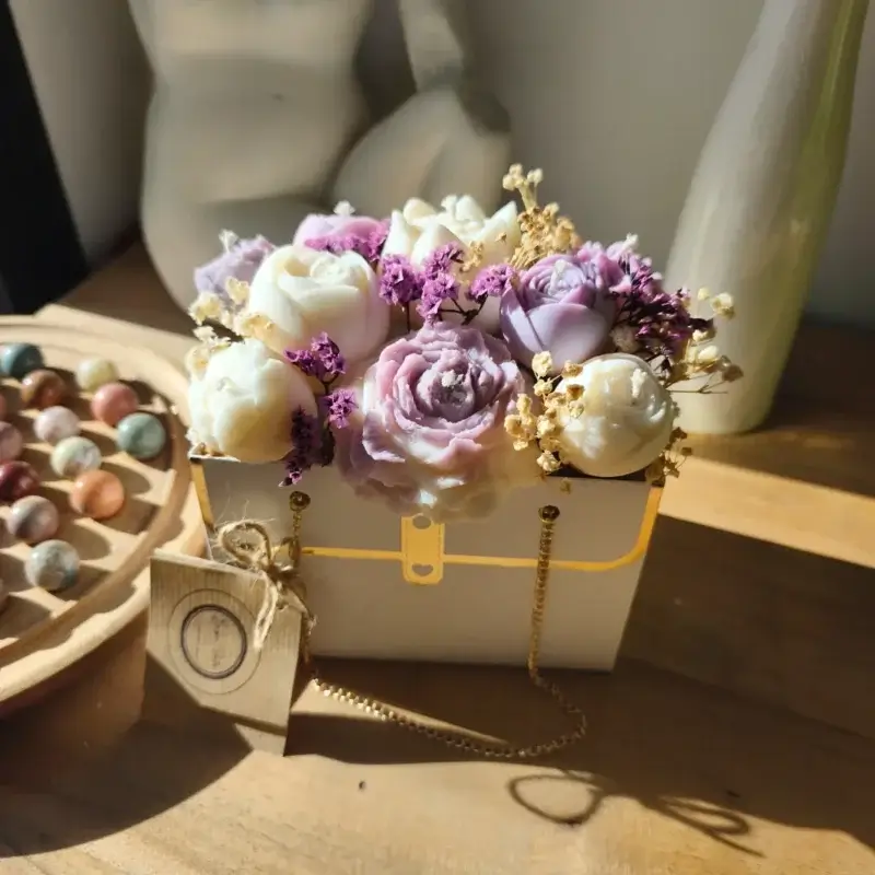 Sac de bouquet de bougies en fleurs lilas.