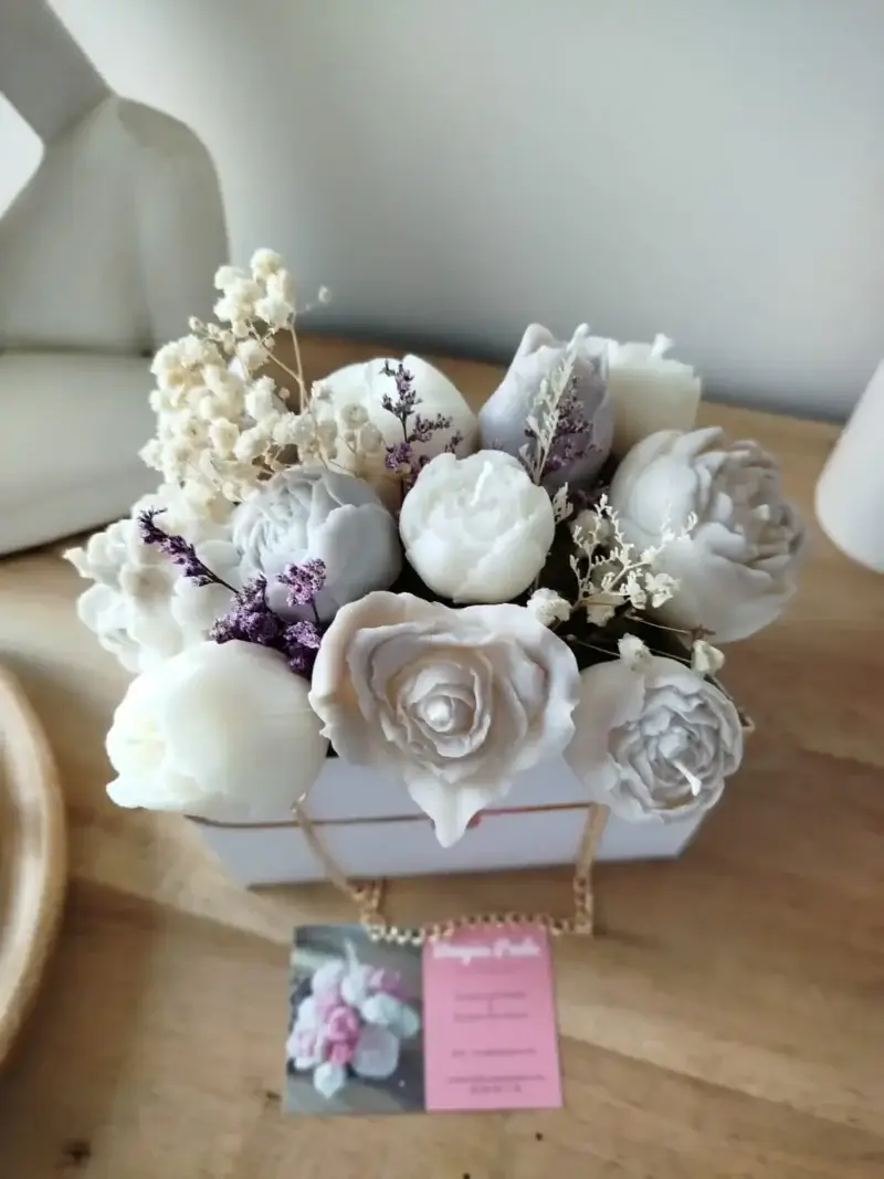 Bouquet de bougies en fleurs ton naturel .
