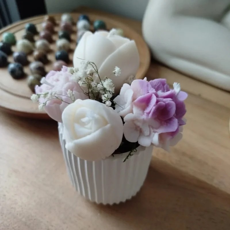 Pot de bougies parme et blanc en cire de soja.