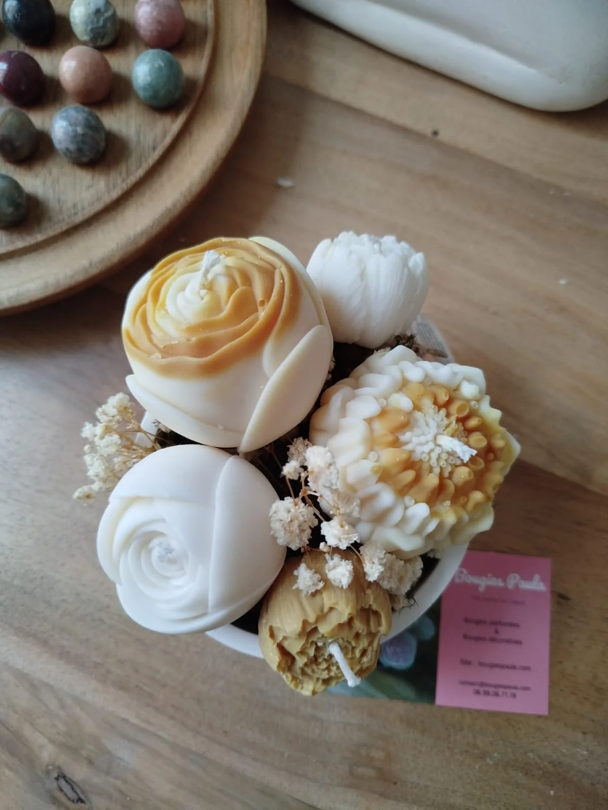 Vue du haut du bouquet de fleur en bougies motarde.